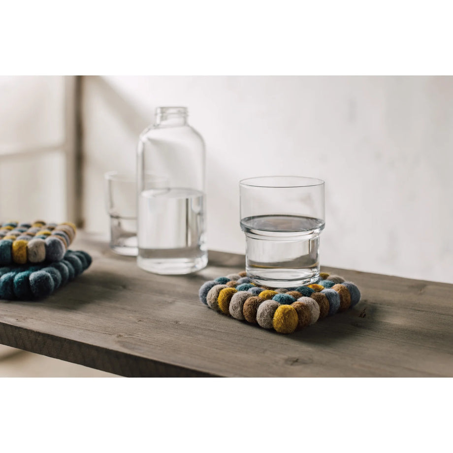 Ensemble de 4 dessous de verre en boules de feutre de laine Danica Heirloom - Ocre