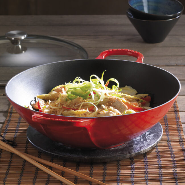 Le Creuset 4.8 L Wok with Glass Lid - Cerise